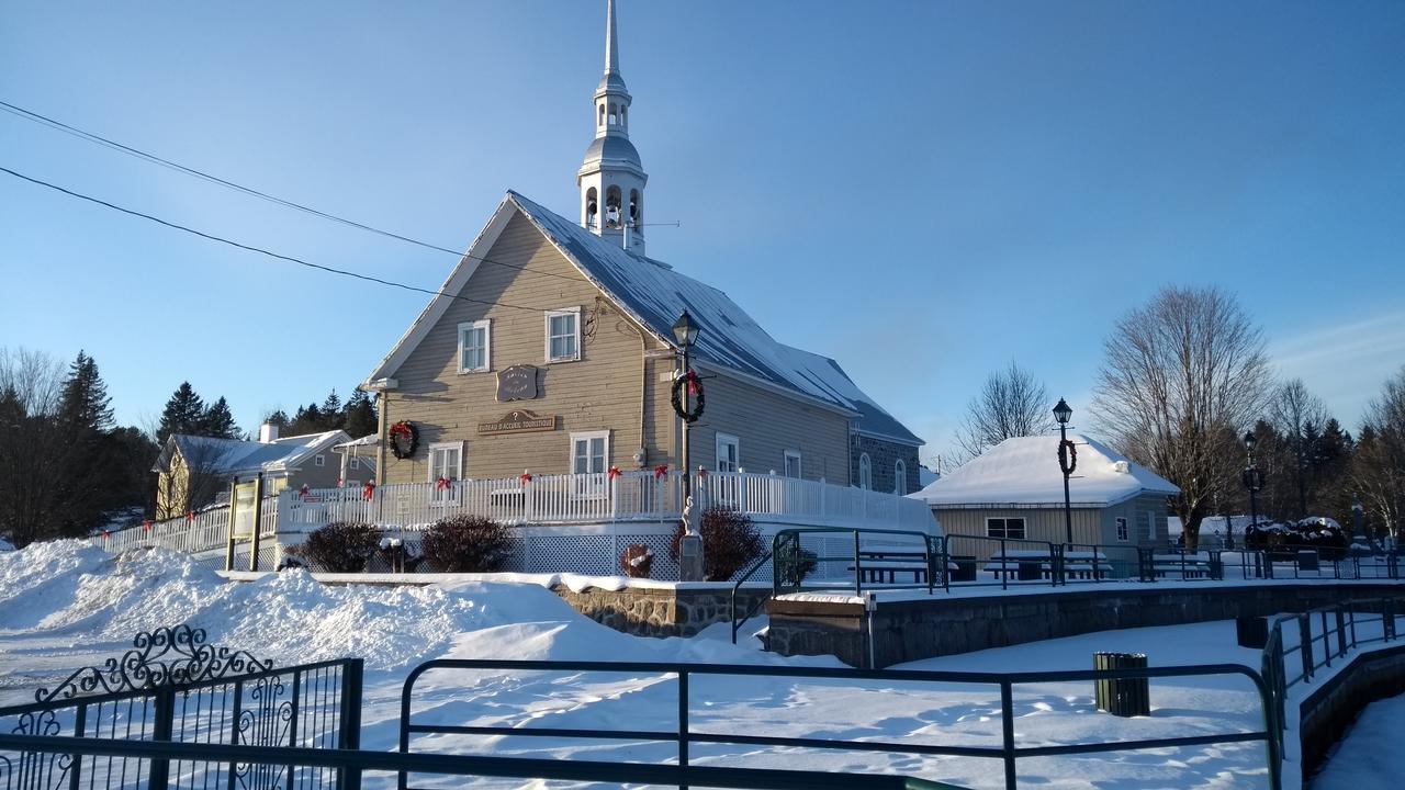 Le Saint Alex Motel Buitenkant foto
